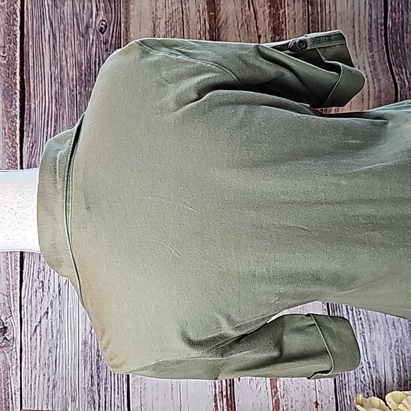 NEW STYLE & CO ARMY GREEN SHORT CUFFED SLEEVE BUTTON UP TOP - Picture 6 of 14